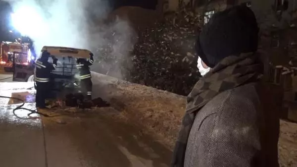 Erzurum'da, seyir halindeki minibüs alev topuna döndü Erzurum'da, seyir halindeki minibüs alev topuna döndü