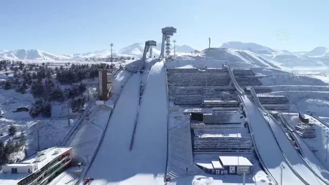 Erzurum'un simgelerinden kayakla atlama kuleleri yaz kış sporculara ev sahipliği yapıyor Erzurum'un simgelerinden kayakla atlama kuleleri yaz kış sporculara ev sahipliği yapıyor