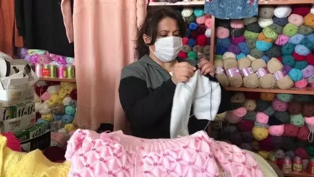 ESKİŞEHİR - İşletme sahibi kadın kimsesiz çocuklar için örgü hırka kampanyası başlattı ESKİŞEHİR - İşletme sahibi kadın kimsesiz çocuklar için örgü hırka kampanyası başlattı