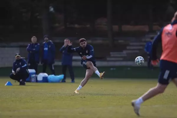 Fenerbahçe'de Ferdi Kadıoğlu taburcu edildi Fenerbahçe'de Ferdi Kadıoğlu taburcu edildi