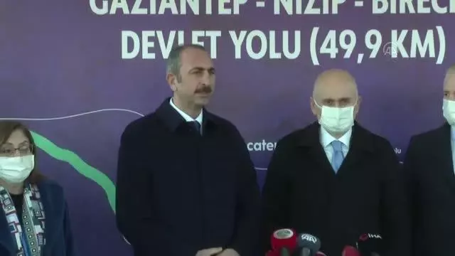 Son dakika haberi | GAZİANTEP - Bakanlar Karaismailoğlu ve Gül, Gaziantep'te karayolu şantiyesinde inceleme yaptı Son dakika haberi | GAZİANTEP - Bakanlar Karaismailoğlu ve Gül, Gaziantep'te karayolu şantiyesinde inceleme yaptı