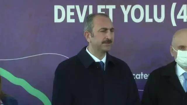 Son dakika haberi | GAZİANTEP - Bakanlar Karaismailoğlu ve Gül, Gaziantep'te karayolu şantiyesinde inceleme yaptı Son dakika haberi | GAZİANTEP - Bakanlar Karaismailoğlu ve Gül, Gaziantep'te karayolu şantiyesinde inceleme yaptı