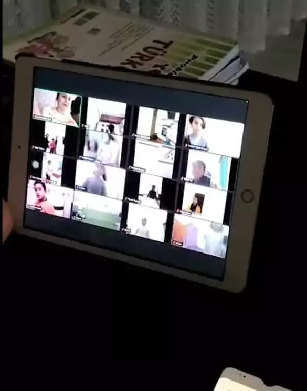 Son dakika haberi | Gönüllü öğretmen, hem EBA'da hem evde ders veriyor Son dakika haberi | Gönüllü öğretmen, hem EBA'da hem evde ders veriyor