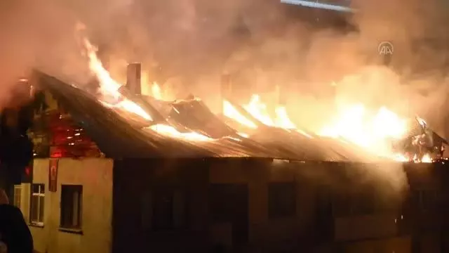 GÜMÜŞHANE - Çıkan yangında bir ev kullanılamaz hale geldi GÜMÜŞHANE - Çıkan yangında bir ev kullanılamaz hale geldi