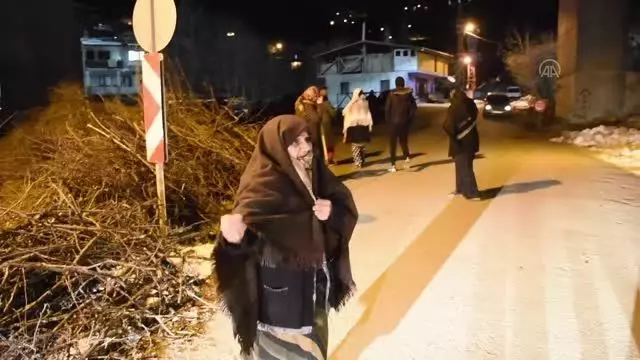 GÜMÜŞHANE - Çıkan yangında bir ev kullanılamaz hale geldi GÜMÜŞHANE - Çıkan yangında bir ev kullanılamaz hale geldi