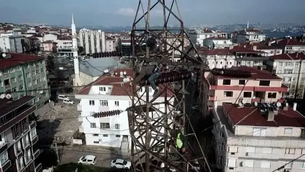 (Havadan fotoğraflarla) 61 yıl sonra dev direkler kaldırılıyor (Havadan fotoğraflarla) 61 yıl sonra dev direkler kaldırılıyor