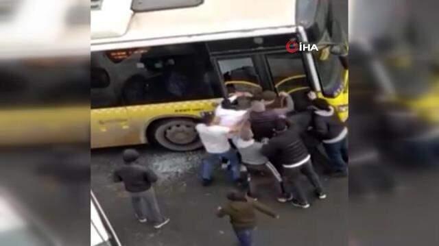İETT çalışanı saldırıya uğradı! Yerlerin kan gölüne döndüğü olayda şoför hastanelik oldu İETT çalışanı saldırıya uğradı! Yerlerin kan gölüne döndüğü olayda şoför hastanelik oldu