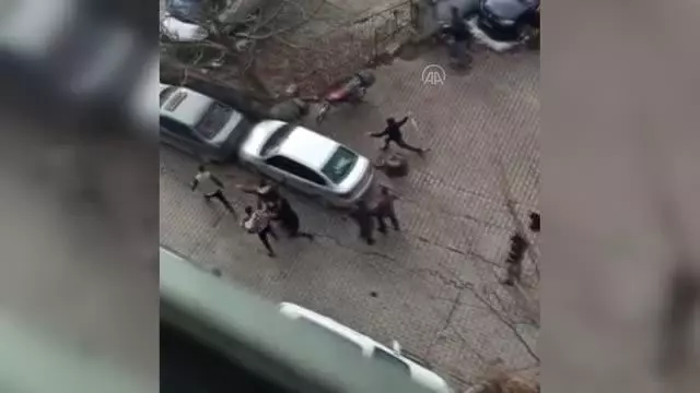 İki aile arasındaki taşlı sopalı kavga İki aile arasındaki taşlı sopalı kavga