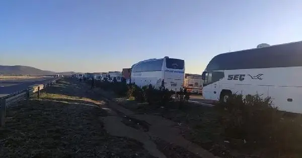 İki TIR çarpıştı, sürücüler yaralandı İki TIR çarpıştı, sürücüler yaralandı