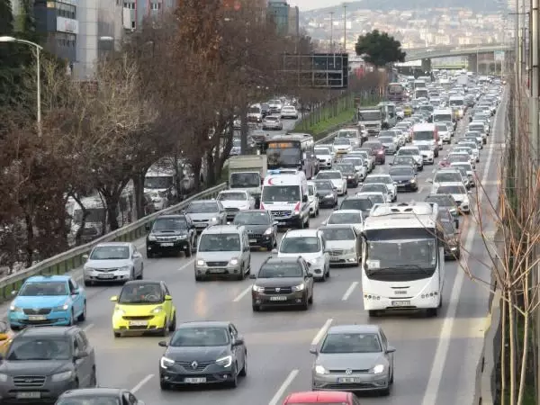 (HAVADAN GÖRÜNTÜLERLE) İSTANBUL'DA KISITLAMA ÖNCESİ TRAFİK YOĞUNLUĞU (2) (HAVADAN GÖRÜNTÜLERLE) İSTANBUL'DA KISITLAMA ÖNCESİ TRAFİK YOĞUNLUĞU (2)