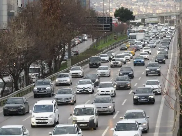 (HAVADAN GÖRÜNTÜLERLE) İSTANBUL'DA KISITLAMA ÖNCESİ TRAFİK YOĞUNLUĞU (2) (HAVADAN GÖRÜNTÜLERLE) İSTANBUL'DA KISITLAMA ÖNCESİ TRAFİK YOĞUNLUĞU (2)