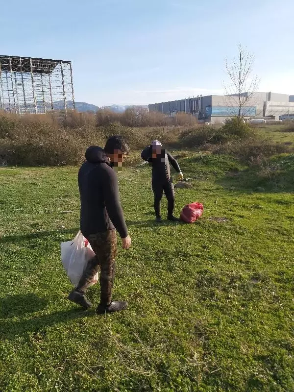 İzmit Körfezi'nde kaçak balık ve midye avcısı 10 kişi yakalandı İzmit Körfezi'nde kaçak balık ve midye avcısı 10 kişi yakalandı