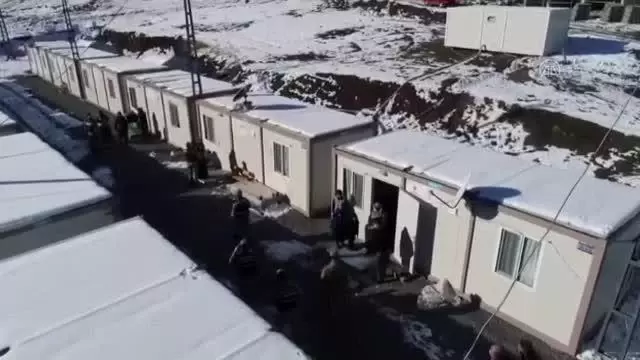 Son Dakika | Jandarma depremin yıl dönümünde depremzedeleri ziyaret etti Son Dakika | Jandarma depremin yıl dönümünde depremzedeleri ziyaret etti