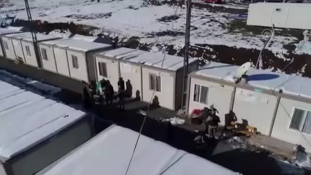 Son Dakika | Jandarma depremin yıl dönümünde depremzedeleri ziyaret etti Son Dakika | Jandarma depremin yıl dönümünde depremzedeleri ziyaret etti