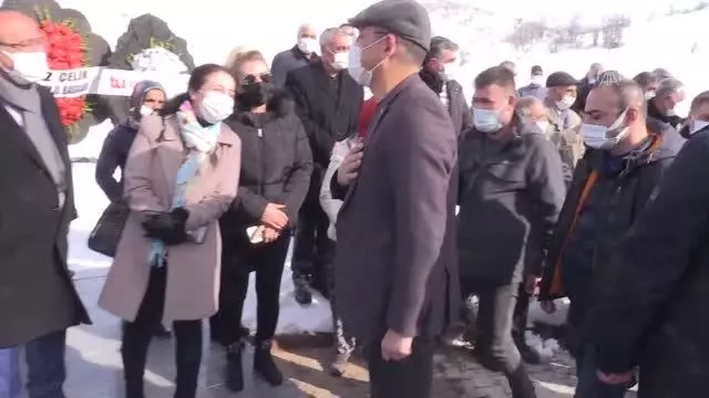Kamer Genç mezarı başında anıldı