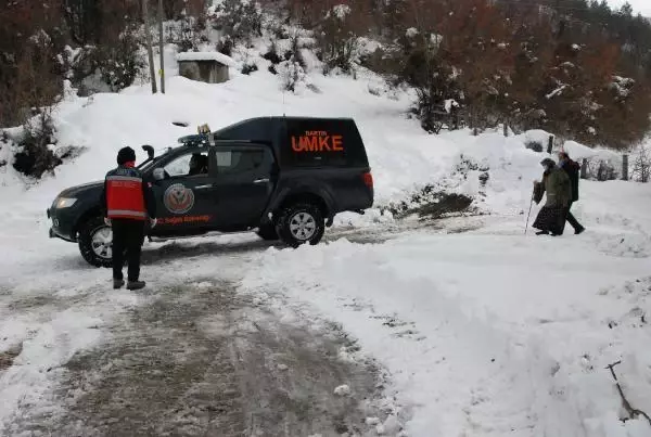Son dakika haberi... Karla kaplı yol açıldı, rahatsızlanan kadın hastaneye kaldırıldı Son dakika haberi... Karla kaplı yol açıldı, rahatsızlanan kadın hastaneye kaldırıldı