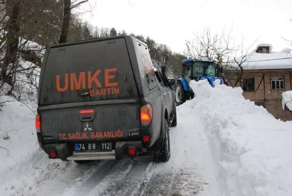 Son dakika haberi... Karla kaplı yol açıldı, rahatsızlanan kadın hastaneye kaldırıldı Son dakika haberi... Karla kaplı yol açıldı, rahatsızlanan kadın hastaneye kaldırıldı