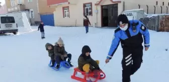 Kars'ta polisler ile çocukların eğlenceli vakti