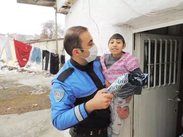 Kars'ta polisler ile çocukların eğlenceli vakti