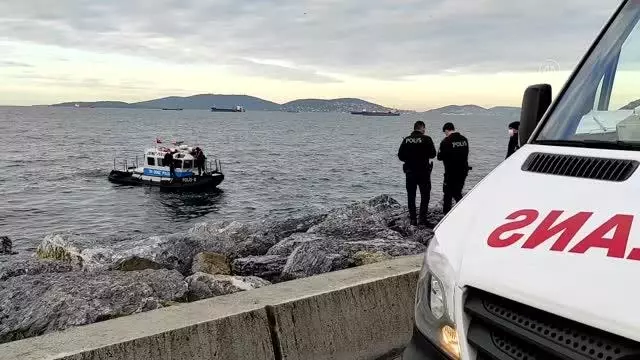 Kartal'da denize atladığından şüphelenilen kişi aranıyor Kartal'da denize atladığından şüphelenilen kişi aranıyor