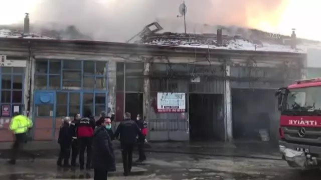 KASTAMONU - Sanayi sitesindeki yangın kontrol altına alındı KASTAMONU - Sanayi sitesindeki yangın kontrol altına alındı
