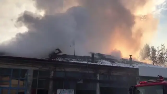 KASTAMONU - Sanayi sitesindeki yangın kontrol altına alındı KASTAMONU - Sanayi sitesindeki yangın kontrol altına alındı