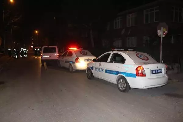 Kayseri'de bıçaklı kavga: 2 yaralı Kayseri'de bıçaklı kavga: 2 yaralı