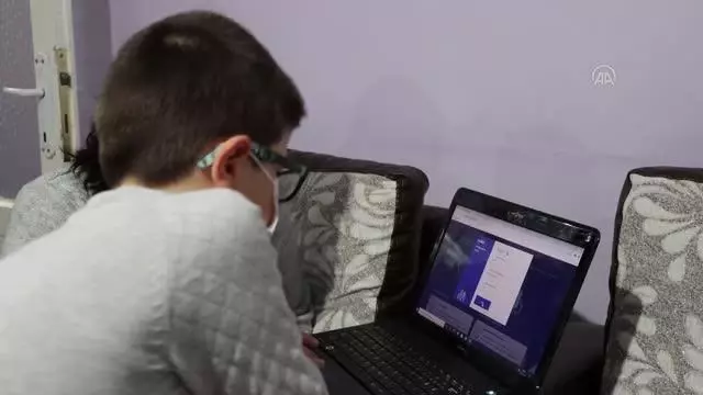 Eğitimlerini uzaktan sürdüren öğrenciler karne notlarına da uzaktan erişti Eğitimlerini uzaktan sürdüren öğrenciler karne notlarına da uzaktan erişti