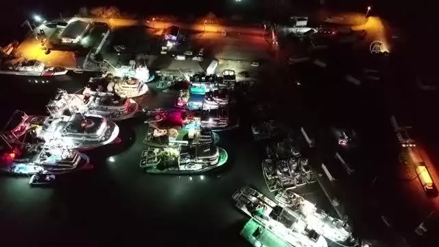 KIRKLARELİ - Yasaklı alan dışında kalan İğneada'da 250 tekne hamsi peşinde KIRKLARELİ - Yasaklı alan dışında kalan İğneada'da 250 tekne hamsi peşinde