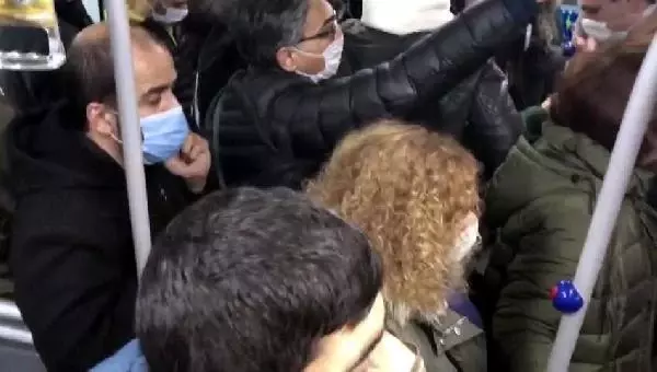 Son dakika haberleri! Kısıtlama öncesi metrobüs yoğunluğu Son dakika haberleri! Kısıtlama öncesi metrobüs yoğunluğu
