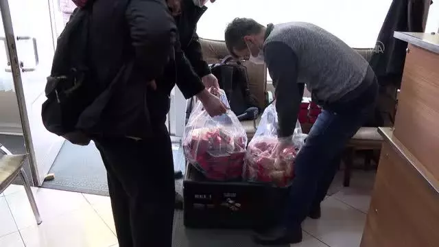 Otellerde misafir edilen evsizlere sağlık sigortası da yapılıyor Otellerde misafir edilen evsizlere sağlık sigortası da yapılıyor