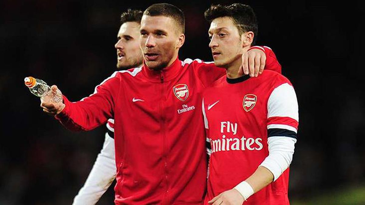 Podolski'den Fenerbahçelileri kızdıracak Mesut Özil yorumu: Kariyerinde geri adım attı