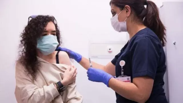 Prof. Dr. Hakan Oğuztürk: Aşı yaptıranlar hemen ertesi gün kısıtlamalardan muaf edilmemeli, en az 40 günlük bir süreç olabilir Prof. Dr. Hakan Oğuztürk: Aşı yaptıranlar hemen ertesi gün kısıtlamalardan muaf edilmemeli, en az 40 günlük bir süreç olabilir
