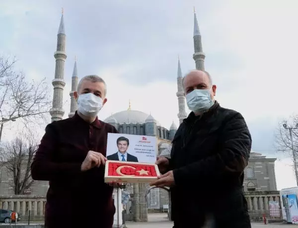 Prof. Dr. Mehmet Öz'e, Edirne'den 'Türk bayraklı' şifa kaynağı Prof. Dr. Mehmet Öz'e, Edirne'den 'Türk bayraklı' şifa kaynağı