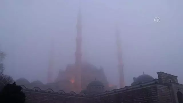 Sis altında kalan Selimiye Camisi gözden kayboldu Sis altında kalan Selimiye Camisi gözden kayboldu