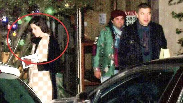 Siz hangi gazetelere bağlısınız? İsmail Küçükkaya, kız arkadaşıyla görüntülendi... Siz hangi gazetelere bağlısınız? İsmail Küçükkaya, kız arkadaşıyla görüntülendi...