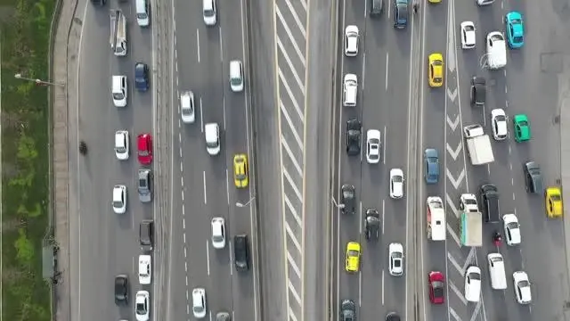 Sokağa çıkma kısıtlaması öncesinde trafik yoğunluğu arttı Sokağa çıkma kısıtlaması öncesinde trafik yoğunluğu arttı