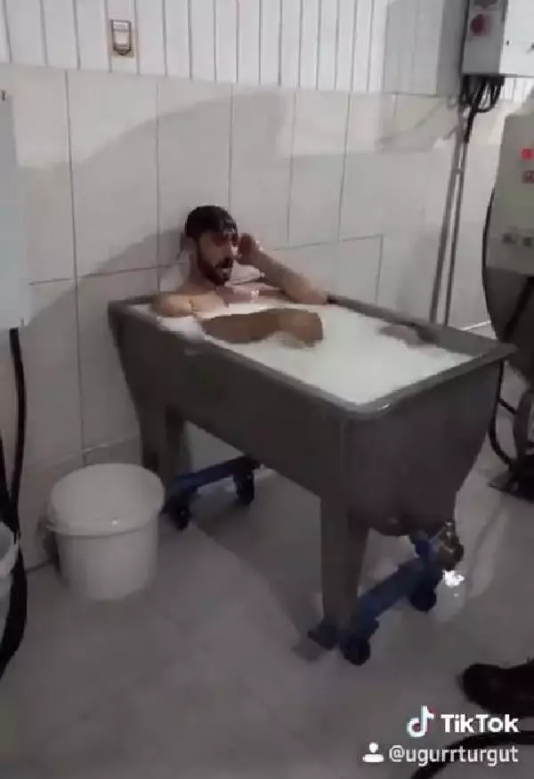 Süt kazanında banyo yapan 2 işçi için 15 yıla kadar hapis istemi Süt kazanında banyo yapan 2 işçi için 15 yıla kadar hapis istemi