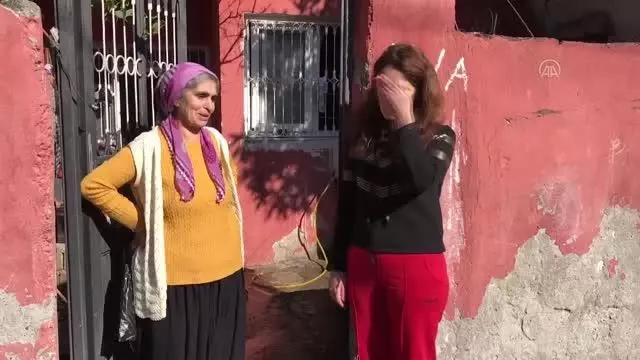 Tencere satma bahanesiyle kandırdıkları kadının küpe ve parasını çaldıkları iddiası Tencere satma bahanesiyle kandırdıkları kadının küpe ve parasını çaldıkları iddiası