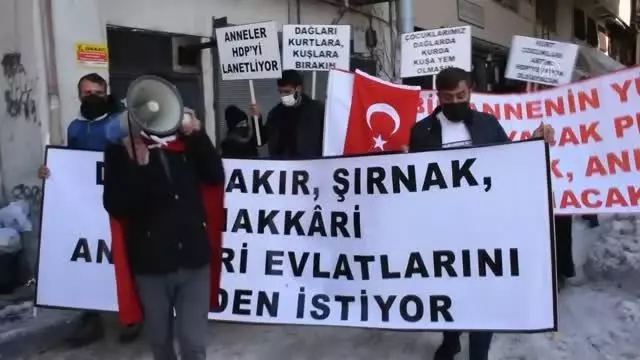 Son dakika haber | HDP il binası önündeki 'Evlat Nöbeti' ikinci haftasında Son dakika haber | HDP il binası önündeki 'Evlat Nöbeti' ikinci haftasında