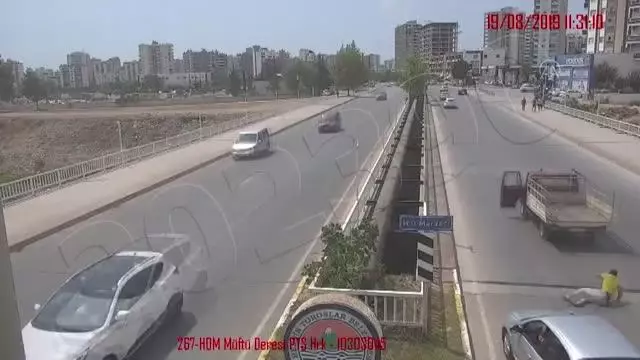 Son dakika haberleri! Trafik kazaları kameraya yansıdı Son dakika haberleri! Trafik kazaları kameraya yansıdı