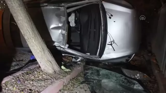 Trafik kazasında 3 kişi yaralandı Trafik kazasında 3 kişi yaralandı