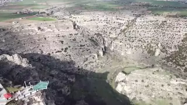 Ulubey Kanyonu'na ziyaretçi ilgisi salgında da devam etti Ulubey Kanyonu'na ziyaretçi ilgisi salgında da devam etti