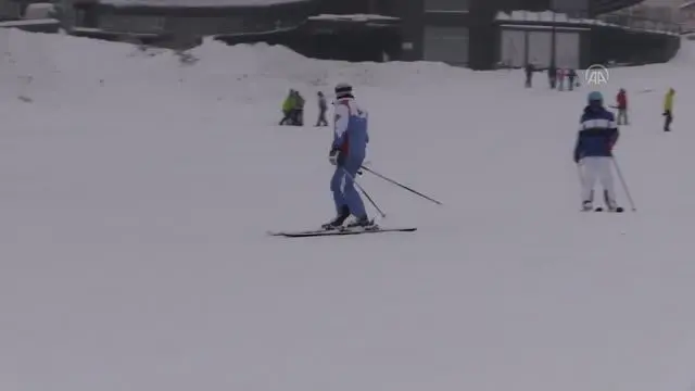 Uludağ'da kayak sezonu yarıyıl tatiliyle hareketlenecek Uludağ'da kayak sezonu yarıyıl tatiliyle hareketlenecek