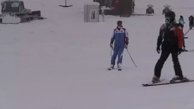 Uludağ'da kayak sezonu yarıyıl tatiliyle hareketlenecek Uludağ'da kayak sezonu yarıyıl tatiliyle hareketlenecek