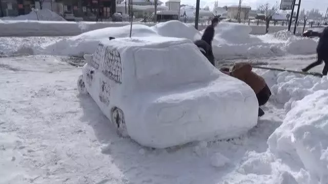 Kapanan yolları açma çalışması sürüyor Kapanan yolları açma çalışması sürüyor