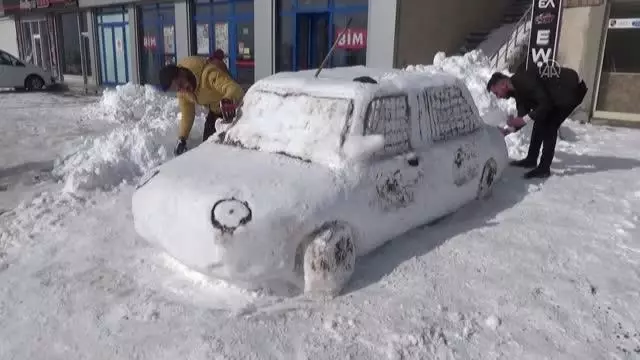 Kapanan yolları açma çalışması sürüyor Kapanan yolları açma çalışması sürüyor