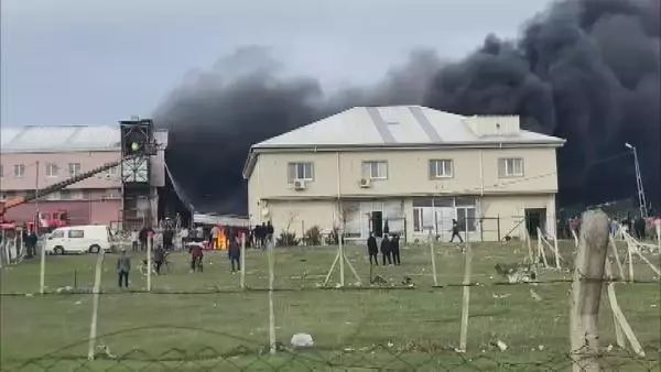 Arnavutköy'de tekstil atölyesinde yangın (1) Arnavutköy'de tekstil atölyesinde yangın (1)