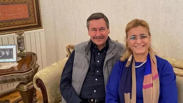 Koronavirüs aşısı yaptıran Melih Gökçek ve eşi, sosyal medyada topa tutuldu Koronavirüs aşısı yaptıran Melih Gökçek ve eşi, sosyal medyada topa tutuldu