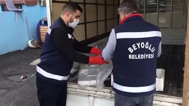 Beyoğlu Belediyesi Sosyal Market 2,5 ton hamsi dağıttı Beyoğlu Belediyesi Sosyal Market 2,5 ton hamsi dağıttı